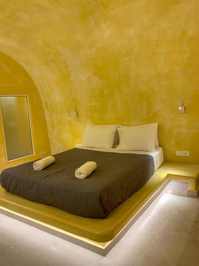 M Residence Santorini Conelia Cave Fira  Exteriör bild